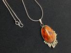 Oude hanger met natuurlijk Baltisch amber & ketting -