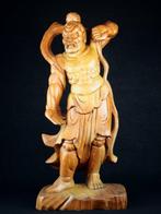 The guardian deity of the Asakusa  Kaminarimon ,