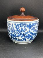 Een mooie antieke Chinese blauw wit porselein pot en hout, Antiek en Kunst