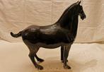 sculptuur, Cheval en céramique émaillée noire – Style Tang –