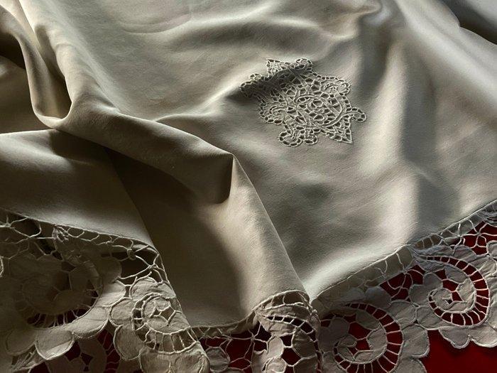 Antiek beddengoed uit begin 20e eeuw Richelieu met initialen, Antiquités & Art, Antiquités | Meubles | Chaises & Canapés