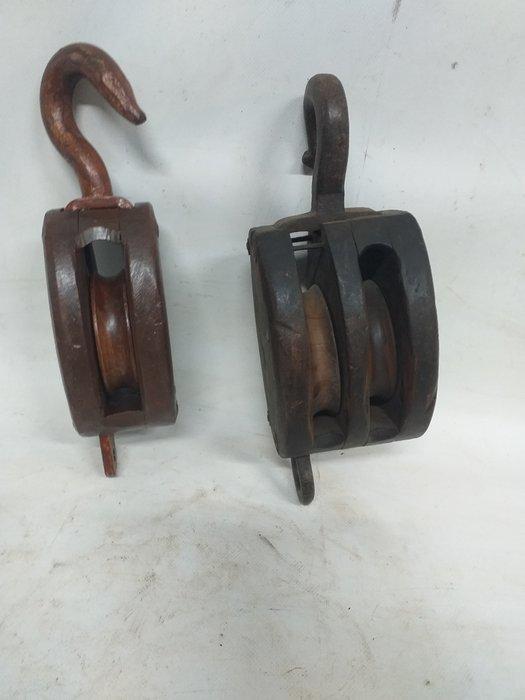 Werkgereedschap Industrieel design - 2 katrollenblok, Antiek en Kunst, Antiek | Wandborden en Tegels