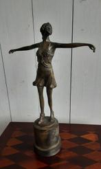 P. Chenet - Beeld, Danseres - 36.5 cm - Brons, Antiek en Kunst