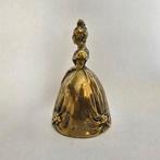 België. Tafelbel (1) Dame in gala jurk met handschoen ca.