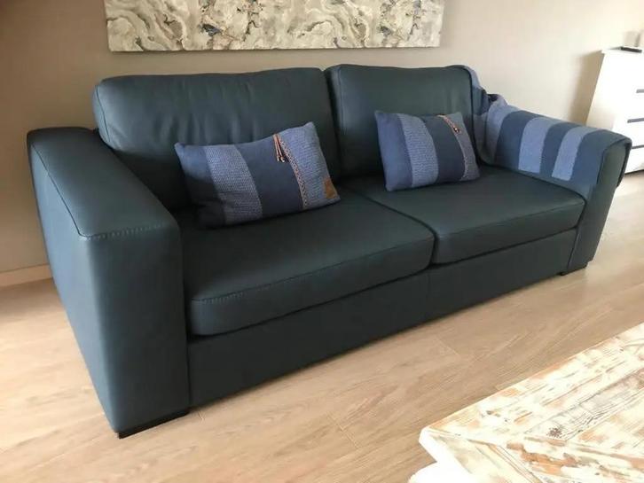 Leren 3-zits bank met houten poten - blauw leer, Antiek en Kunst, Antiek | Meubels | Stoelen en Sofa's, Ophalen of Verzenden