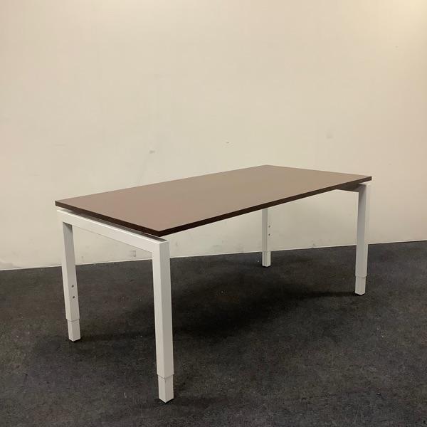 bureau 160x80 cm, hoogte verstelbaar - 4 poot, wit - bruin, Huis en Inrichting, Bureaus, Bureau, Gebruikt, In hoogte verstelbaar