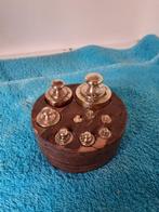 Balans of weegschaal (10) - Brons, Hout - Mooi rond