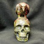 Beeldhouwwerk van een raaf op schedel, met de hand gesneden, Verzamelen