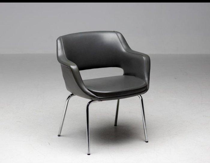 Martela Oy - Olli Mannerma - Chaise de salle à manger -, Antiquités & Art, Antiquités | Meubles | Chaises & Canapés