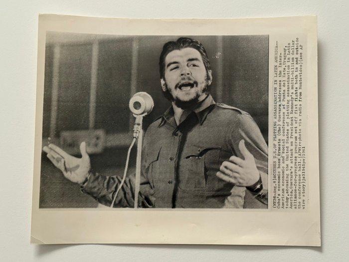 Press Agency. - Che Guevara attack on President Kennedy in, Antiek en Kunst, Kunst | Designobjecten