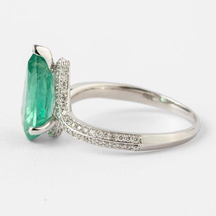 Statement ring - 14 karaat Witgoud - 2.68ct. tw. Smaragd -, Handtassen en Accessoires, Antieke sieraden