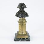 Miniatuur figuur - Bronzen buste Napoleon op zuil . - Brons