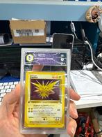 Pokémon - 1 Graded card - Zapdos First edition, Foil - Graad, Hobby en Vrije tijd, Nieuw