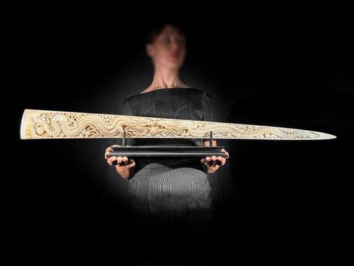 PRIX NON RÉSERVÉ - Un rostre de marlin géant sculpté à la, Antiek en Kunst, Kunst | Designobjecten