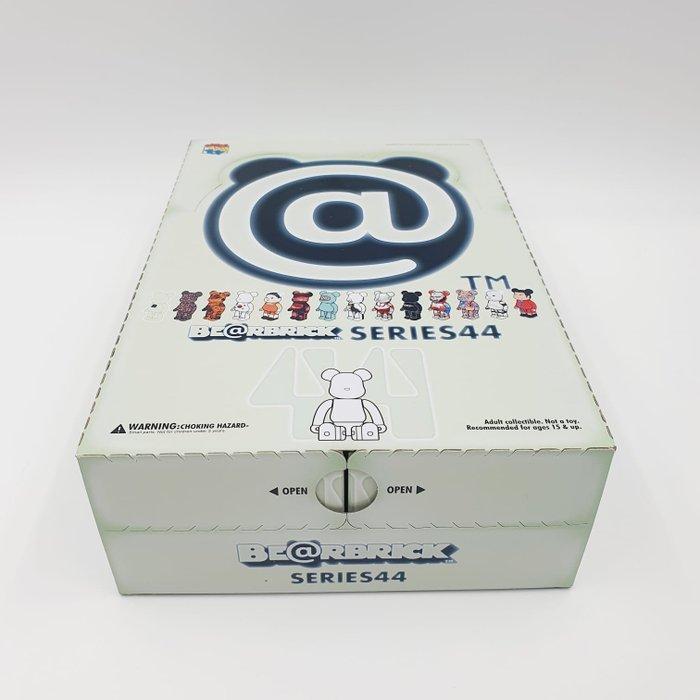 Be@rbrick Medicom - Be@rbrick Series 44 Bearbrick 2022, Antiek en Kunst, Kunst | Designobjecten