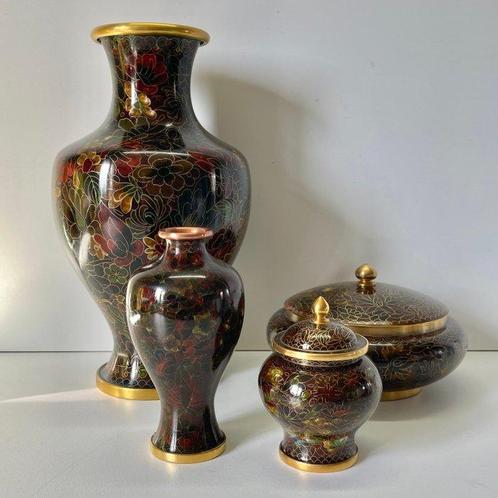 Vaas - Messing - China - Cloisonné Floral Vases  (Zonder, Antiek en Kunst, Antiek | Overige Antiek