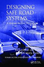 Designing Safe Road Systems 9781409443889 Jan Theeuwes, Boeken, Verzenden, Gelezen, Jan Theeuwes