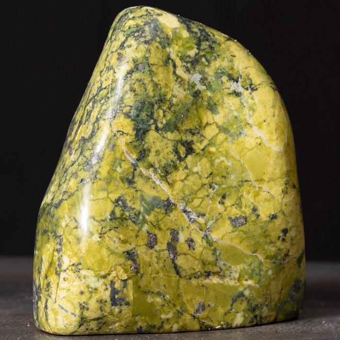 Peruaans serpentin met pyriet – glanzende natuurlijke steen., Verzamelen, Mineralen en Fossielen