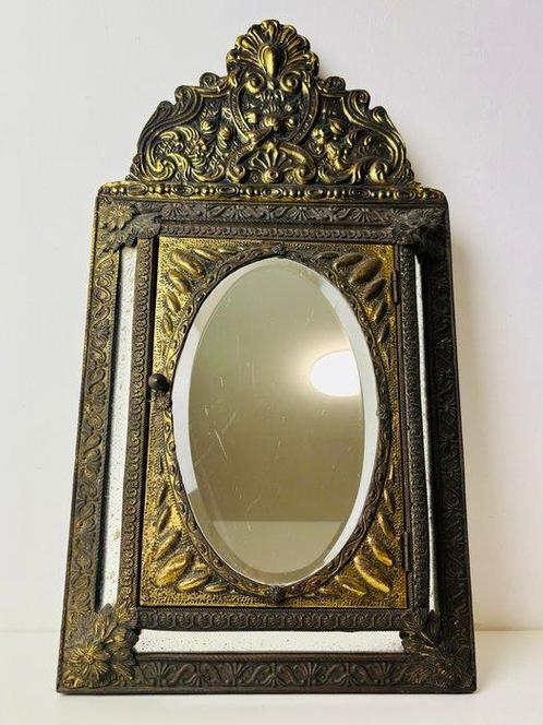 Miroir- Une petite armoire avec un miroir - Bois, Laiton,, Antiek en Kunst, Curiosa en Brocante