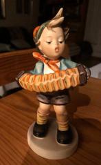 Goebel - M.I. Hummel - Figuur - Junge mit Akkordeon - TMK6 -