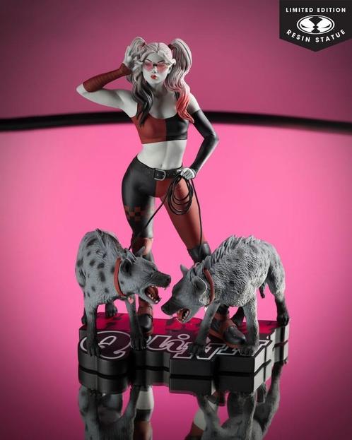DC Direct Harley Quinn: Red, White & Black Statue 1/10 Harle, Verzamelen, Film en Tv, Ophalen of Verzenden