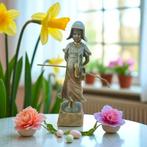 J. Pilar - Sculpture, Holländermädchen in Tracht - 17 cm -, Antiek en Kunst
