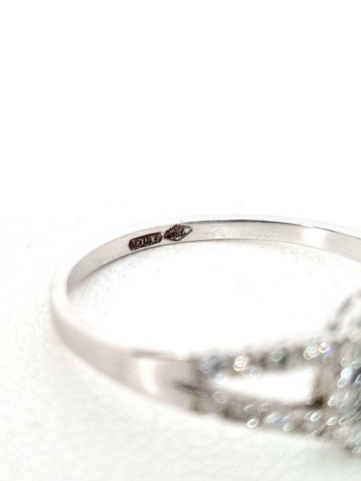 Ring - 18 karaat Witgoud Saffier - Diamant, Handtassen en Accessoires, Ringen