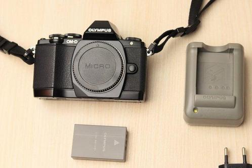 Olympus OM-D E-M10 body + Accessoires Shuttercount 1780, Audio, Tv en Foto, Fotocamera's Digitaal