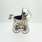 Miniatuur beeldje - Kinderwagen en man met handkar (2) -