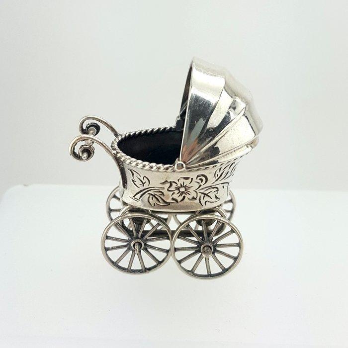 Miniatuur beeldje - Kinderwagen en man met handkar (2) -, Antiek en Kunst, Antiek | Zilver en Goud