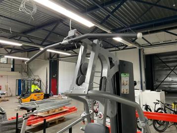 Online veiling: Life Fitness krachtstation G2 beschikbaar voor biedingen