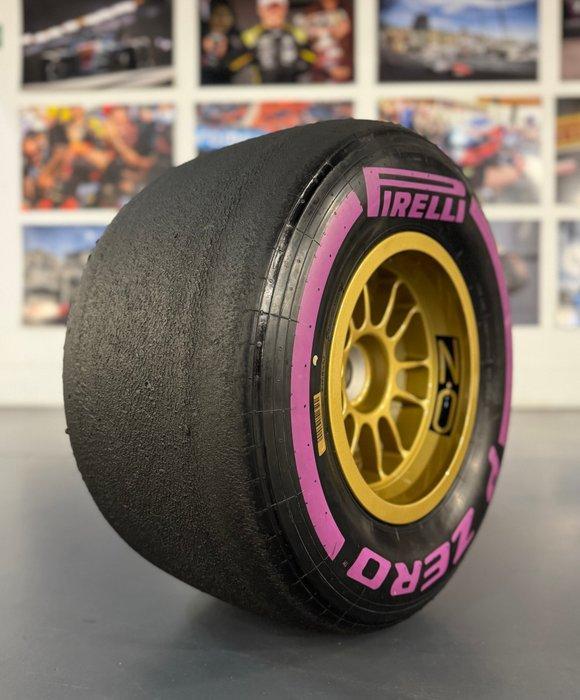 Wiel compleet met band - Formule 1 Pirelli - O.Z. *** NO, Verzamelen, Automerken, Motoren en Formule 1