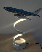 Tafellamp - Hars/polyester, KLM A310 op standaard, Collections