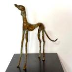 Abdoulaye Derme - Sculpture, Chien Lévrier élancé - 34 cm -