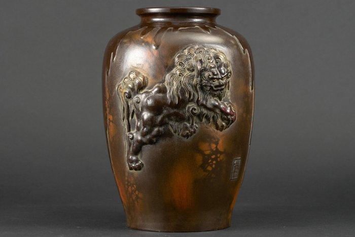 Vaas - Leeuwen Relief Vaas door Shibuya Hoshu () - Japan, Antiek en Kunst, Antiek | Overige Antiek