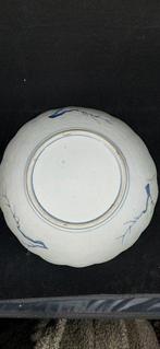 A Large Kinrande Imari Porcelain Foliated Charger - Arita, Antiek en Kunst