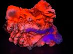 Superbe amas brillant de calcite et de fluorite. Fluorescent