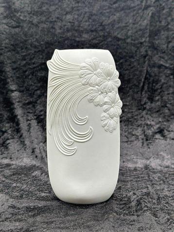 Vase - Vase en porcelaine Kaiser avec structure en relief, Antiek en Kunst