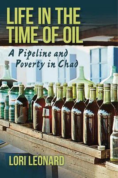 Life in the Time of Oil 9780253019837, Livres, Livres Autre, Envoi