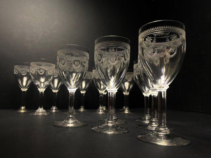 Baccarat - Wijnglas - Oud guilloché décor gegraveerd -, Antiquités & Art, Antiquités | Meubles | Tables