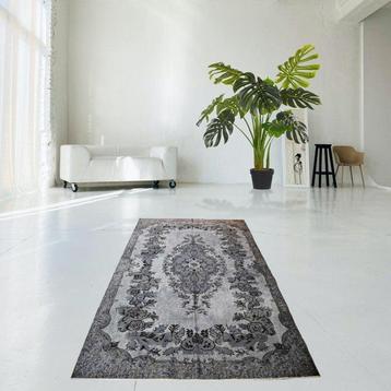 Voiture grise vintage sculptée - Tapis - 270 cm - 170 cm - beschikbaar voor biedingen