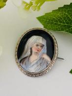 Porselein - Victoriaans - Vestaalse Maagd - Broche