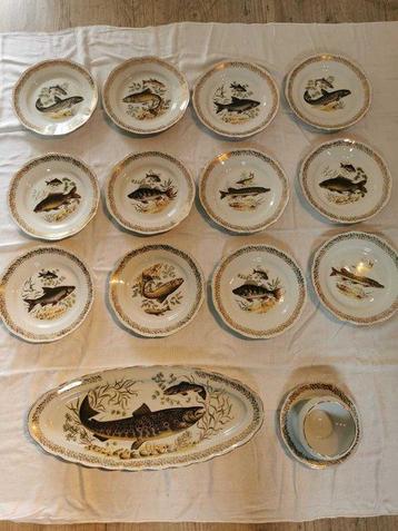 Service à poisson (15) - 12 assiettes - 1 plat - 1 saucière