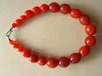 Collier met 22 kralen van het type cherry beads uit