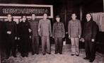 Mao’s China – Iconische propagandaportretten in zwart-wi, Verzamelen, Verzenden, Foto of Poster