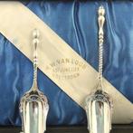 12 identieke Antieke (1893-1920) theelepels + Suiker- en