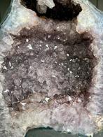 amethist Geode - Hoogte: 30 cm - Breedte: 20 cm- 11.75 kg, Verzamelen, Mineralen en Fossielen
