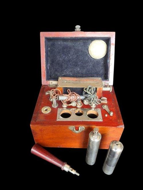 Instrument médical - Acajou - Vibromasseur médical, Antiek en Kunst, Antiek | Wandborden en Tegels