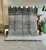 Monochrome Moroccan Rug with Honeycomb and Geometric, Nieuw