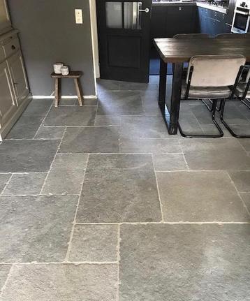 Echte Bourgondische dallen Raw tegels Castle Stones vloer beschikbaar voor biedingen